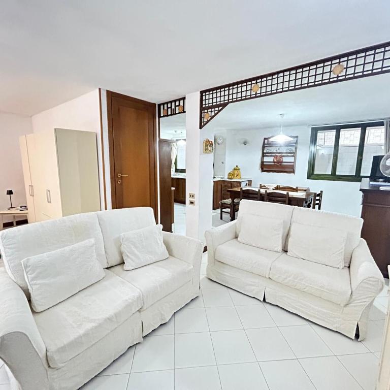 Room with kitchen & free parking 100 m from the sea - 2