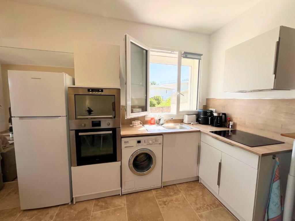 Villa - Sea view Apartments - Private Parking & AC - 5
