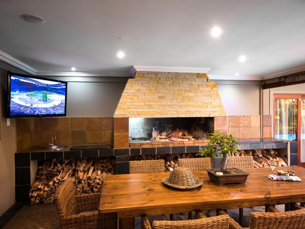 Lord Caledon Guest House Guest House Deals, Photos & Reviews