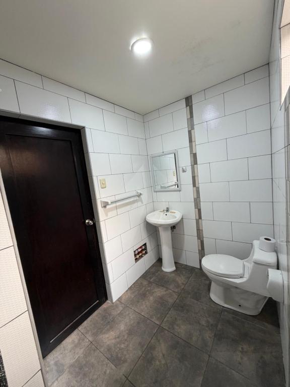 Hostal Anthony's - 5