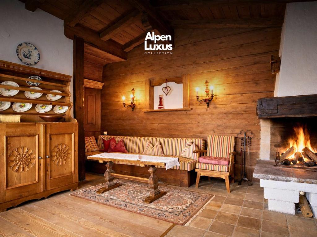 NINA's Chalet with Pool & Sauna Access - 1