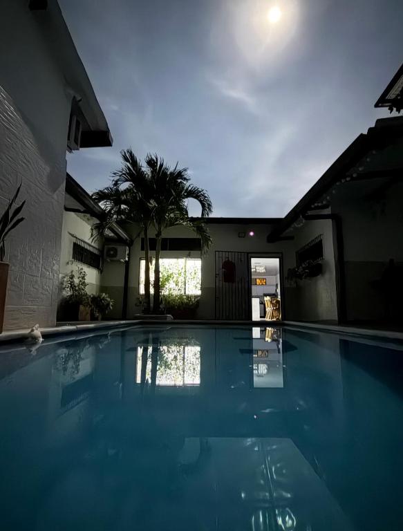 Casa amplia , con piscina privada - 4