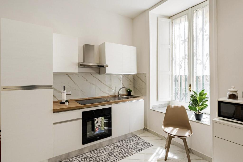 Metro, Railway Station - B&D House - 4