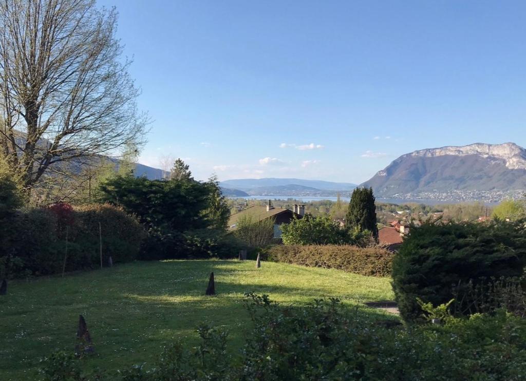 Maison mitoyenne dans un quartier calme avec parking privatif et vue panoramique sur le lac et les montagnes - 2
