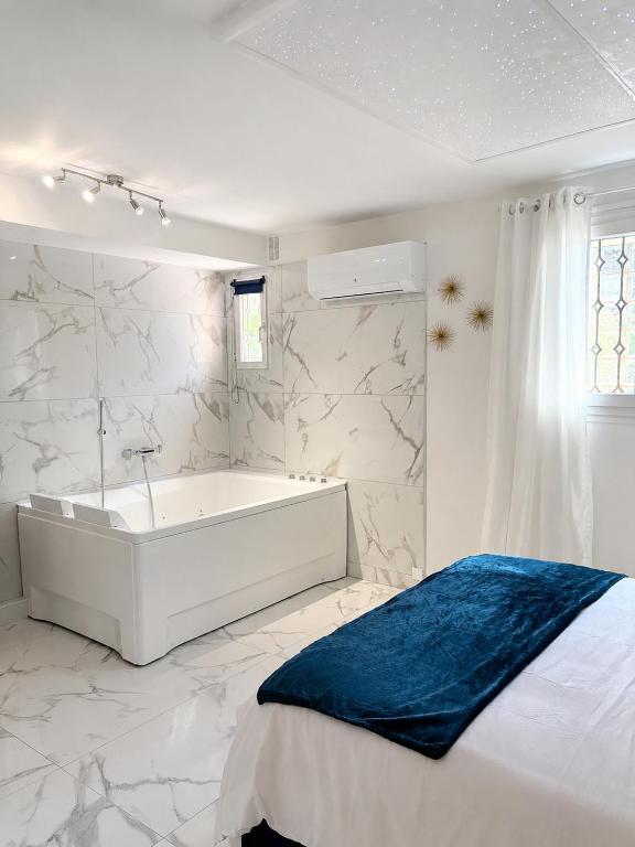 Sous les Ciels de Jeanne Aix Center Jacuzzi - 2