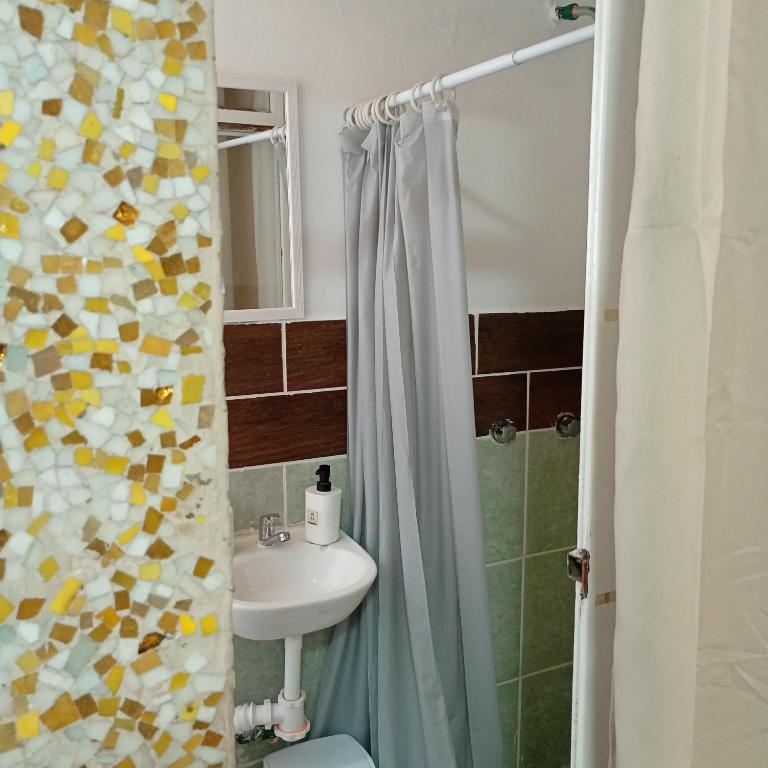 Habitación para 3 personas - Room for 3 - Hostal Kahlo Coyoacán CDMX México - 5
