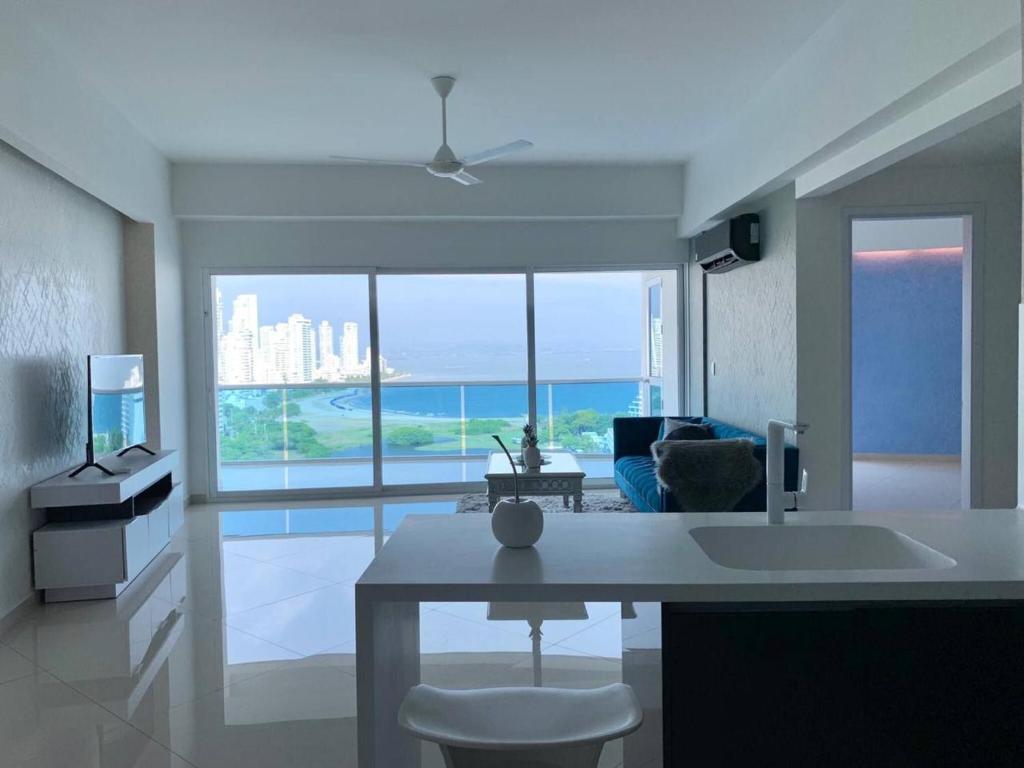 Luxury 2 bedrooms water view apartment - 3