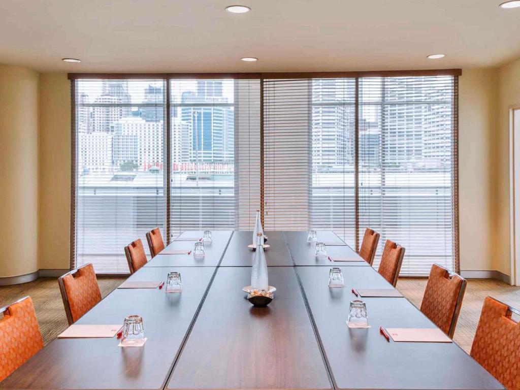 Highly rated by business travelers