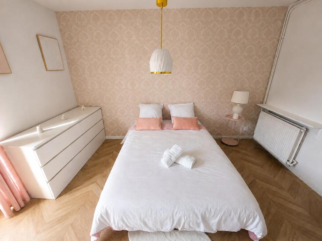 Charming Quiet Apartment, Balcony & Free Parking - 5