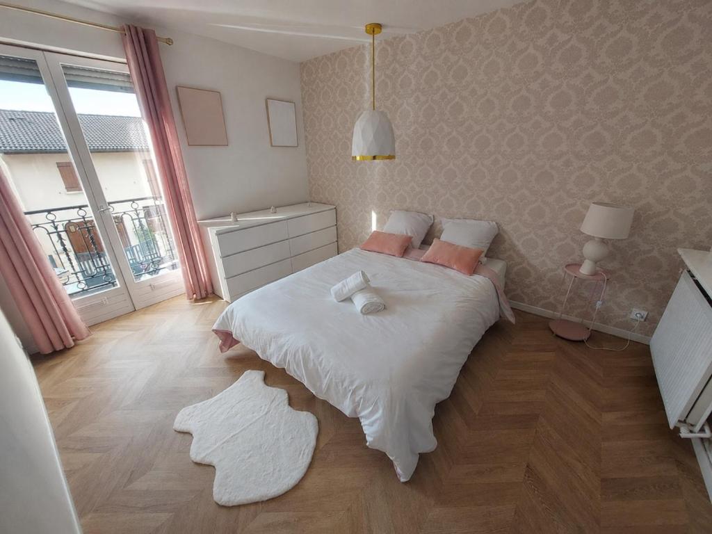 Charming Quiet Apartment, Balcony & Free Parking - 4