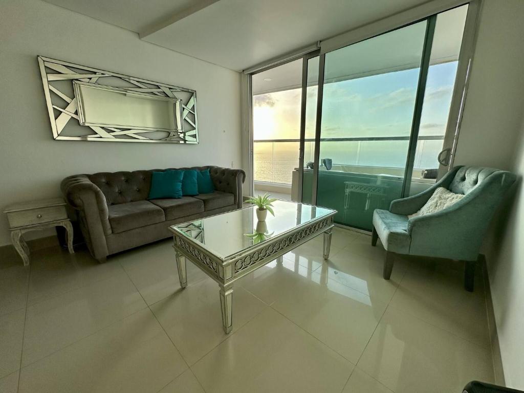 1 Bedroom Beachfront 40th Floor - 3