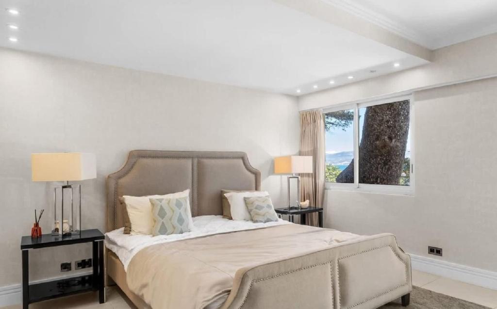 Villa with stunning sea views on prestigious area - 5