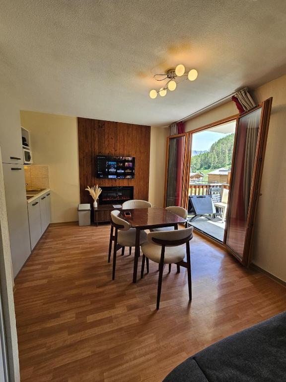 Studio Vue Piste Les Orres 1800 Piscine - 1