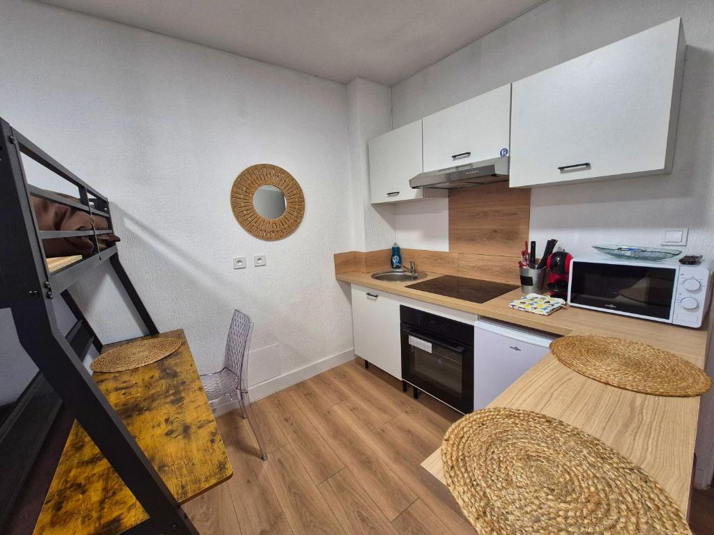 Appartement - Centre ville - Terrasse - Ménage, draps, serviettes inclus - - 4