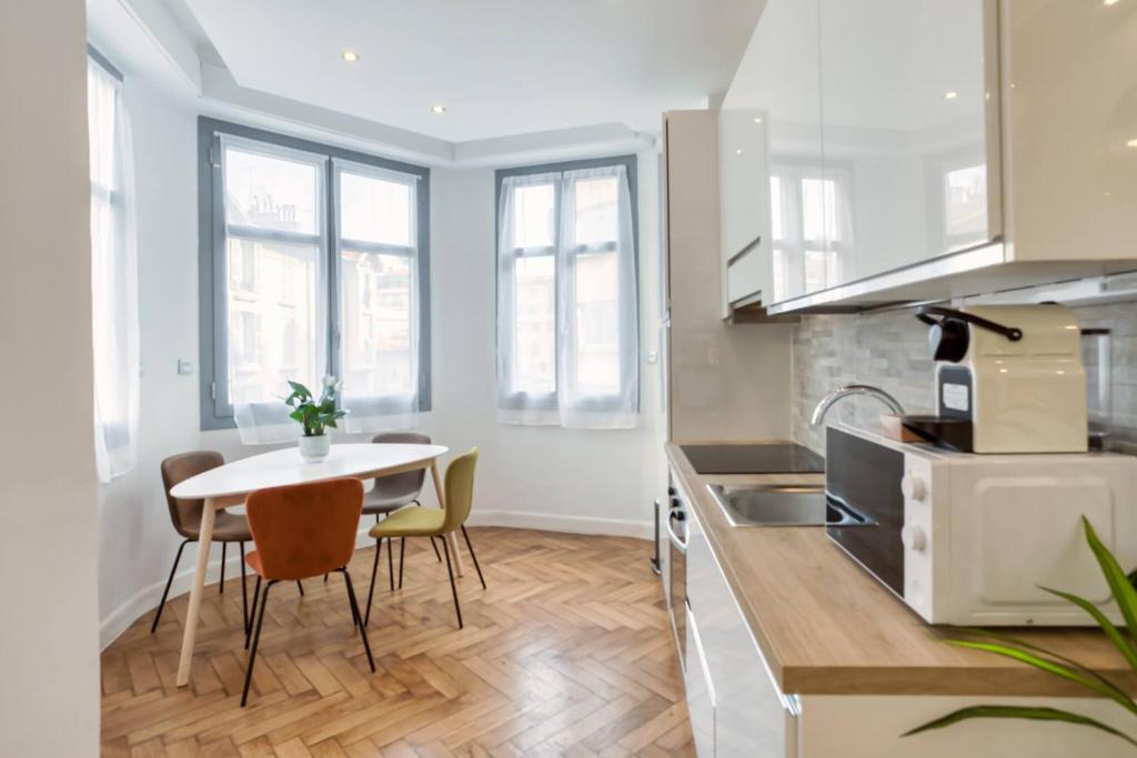 L23 Staywizus - 1 BDR Shakespeare 2 balconies - Clim & WIFI - 4
