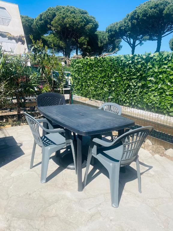 Studio climatisé 4 personnes, parking, RDC terrasse, plage à pied 10mn - 2