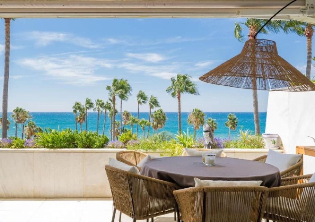 Penthouse with landscaped tropical gardens - 3