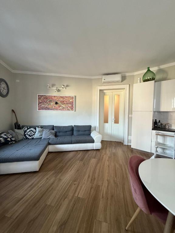 5 min from the center, Elevator , 4 guests, Airport - 1