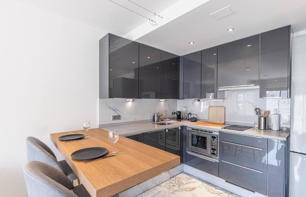 3 High-End Rooms Central - 2