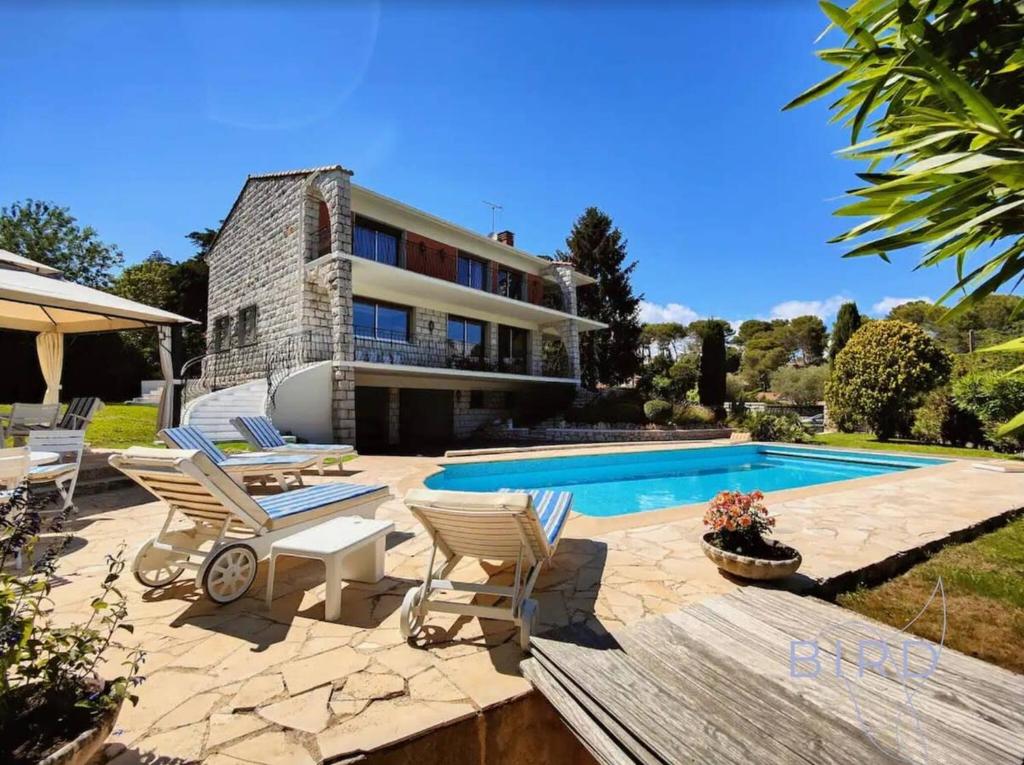 Magnificent residence with swimming pool and garden in Mougins - 1