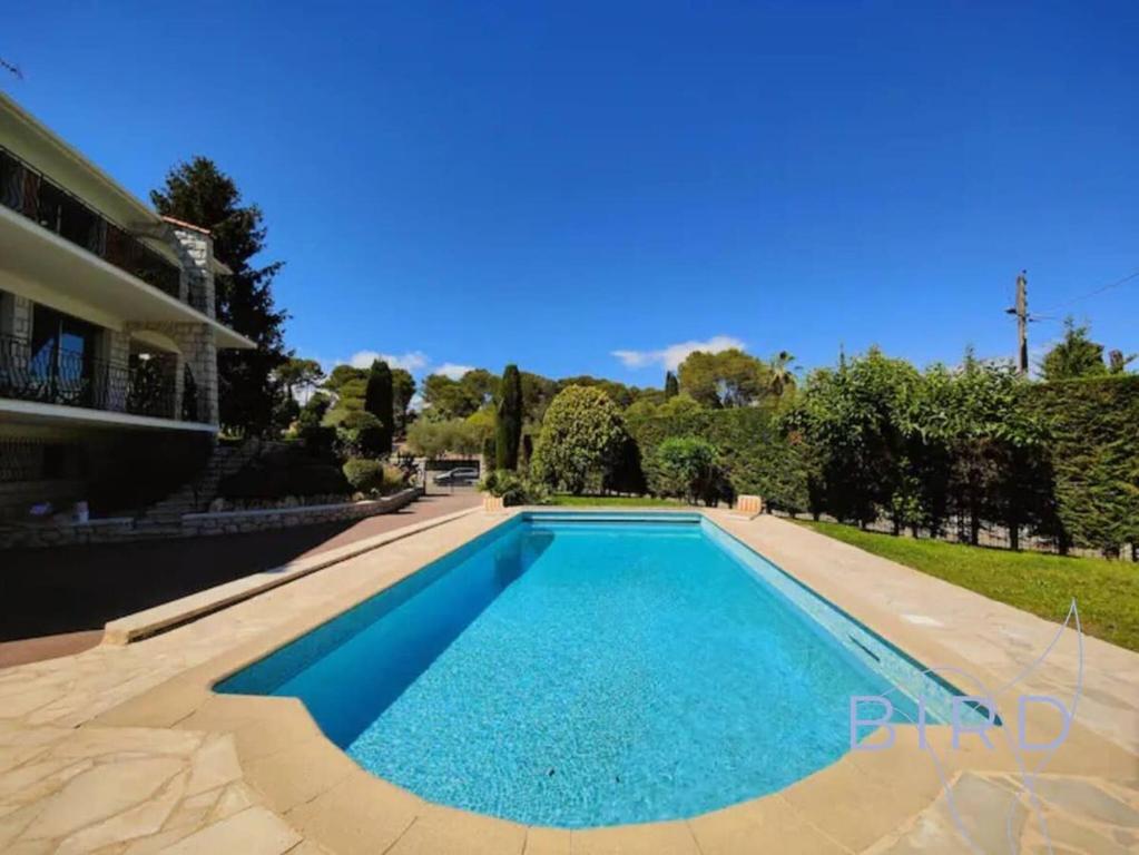 Magnificent residence with swimming pool and garden in Mougins - 3