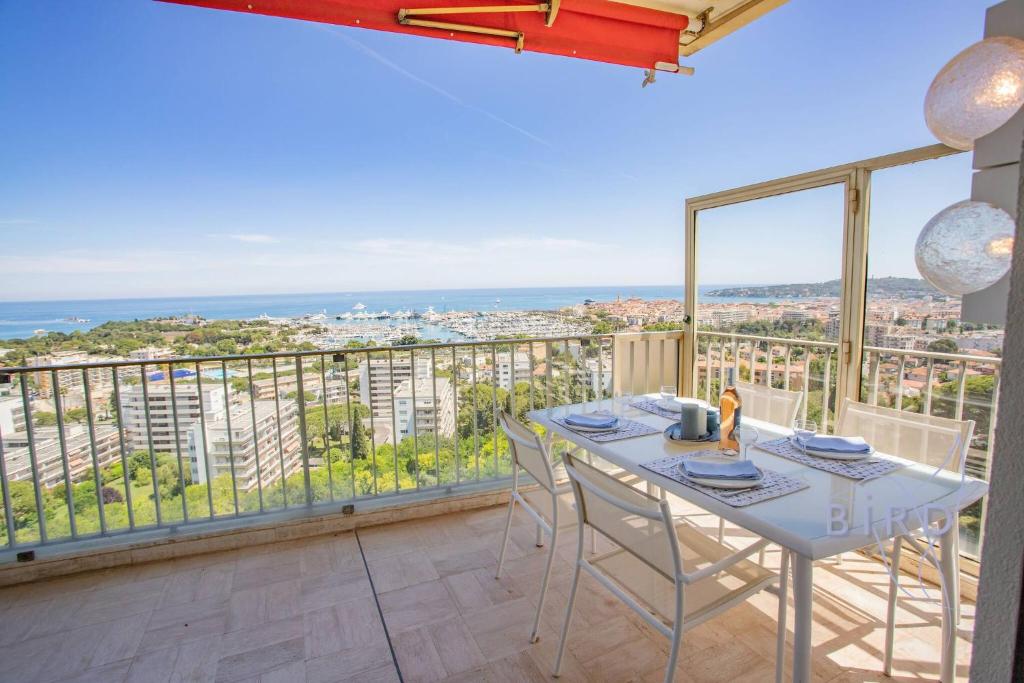 Smart flat in Antibes sea view AC parking and pool - 2
