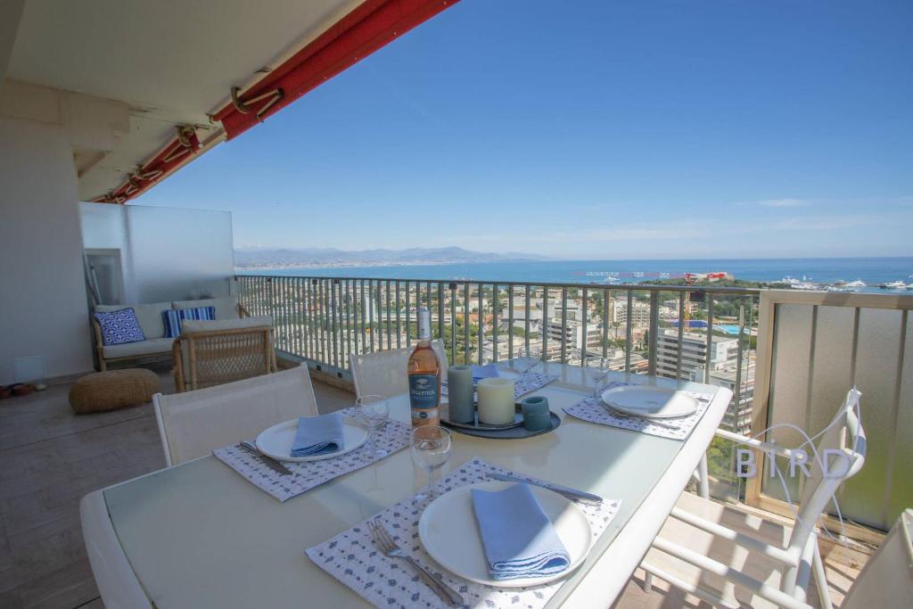 Smart flat in Antibes sea view AC parking and pool - 3