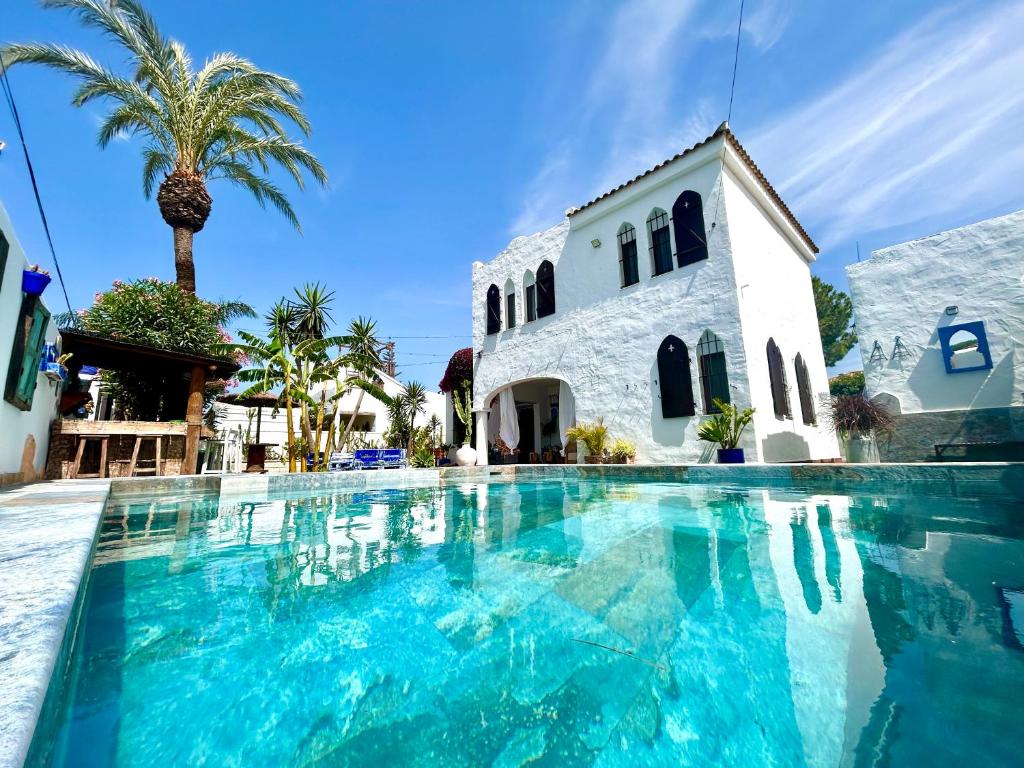 GATU Villa Lurberri, piscina privada, Parking, jardines -Mayores de 25 años y familias " - 1