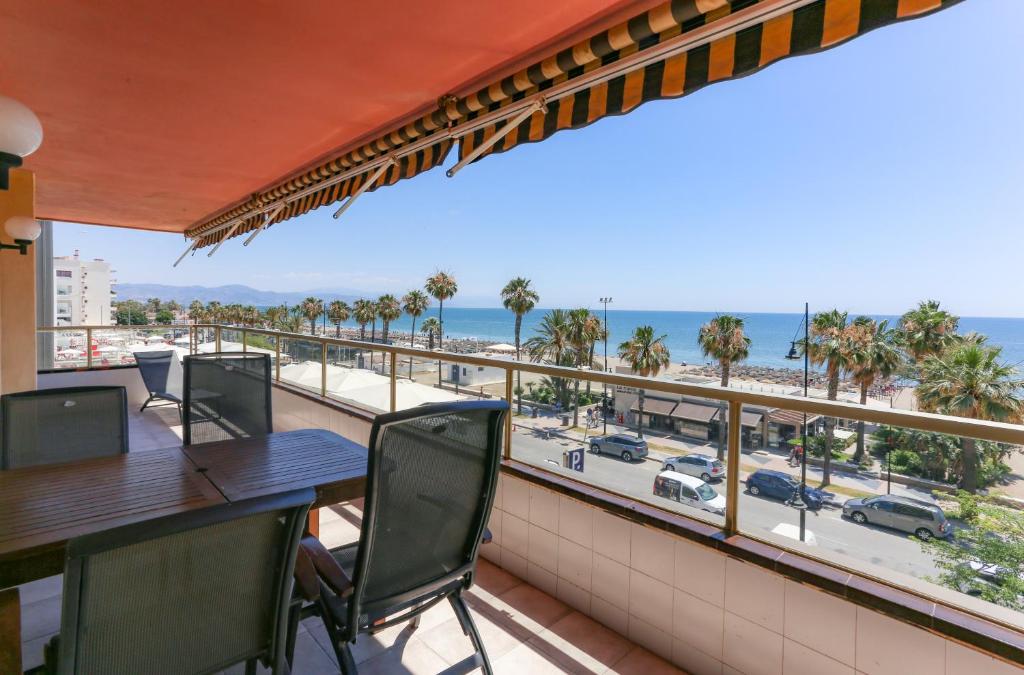 Primera Línea de Playa con Gran Terraza - 1