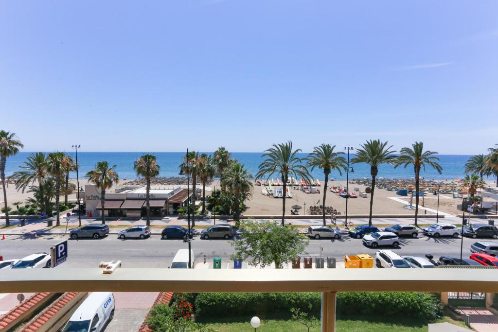 Primera Línea de Playa con Gran Terraza - 4