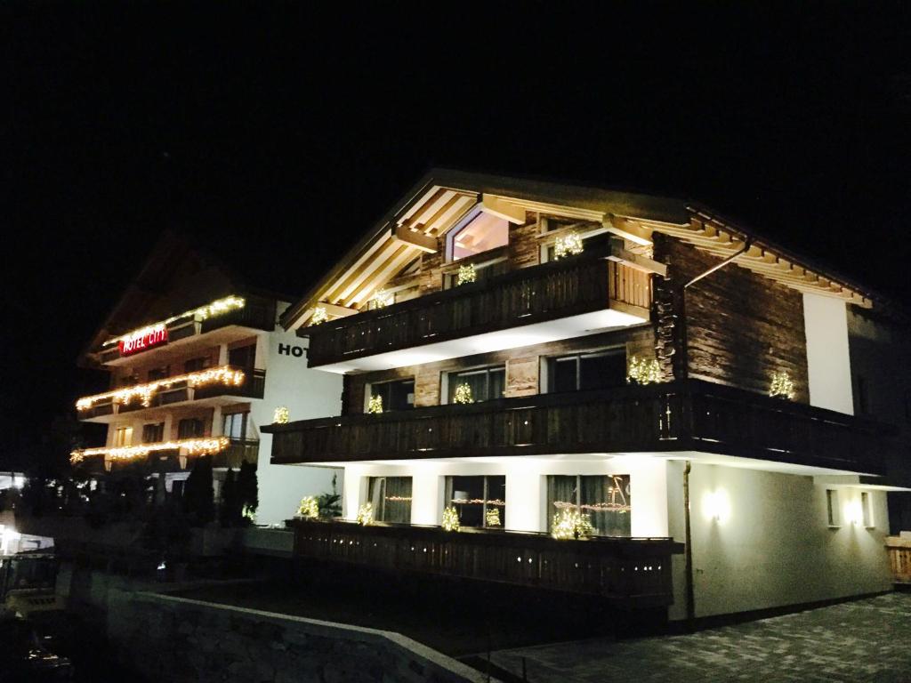 Hotel City photo