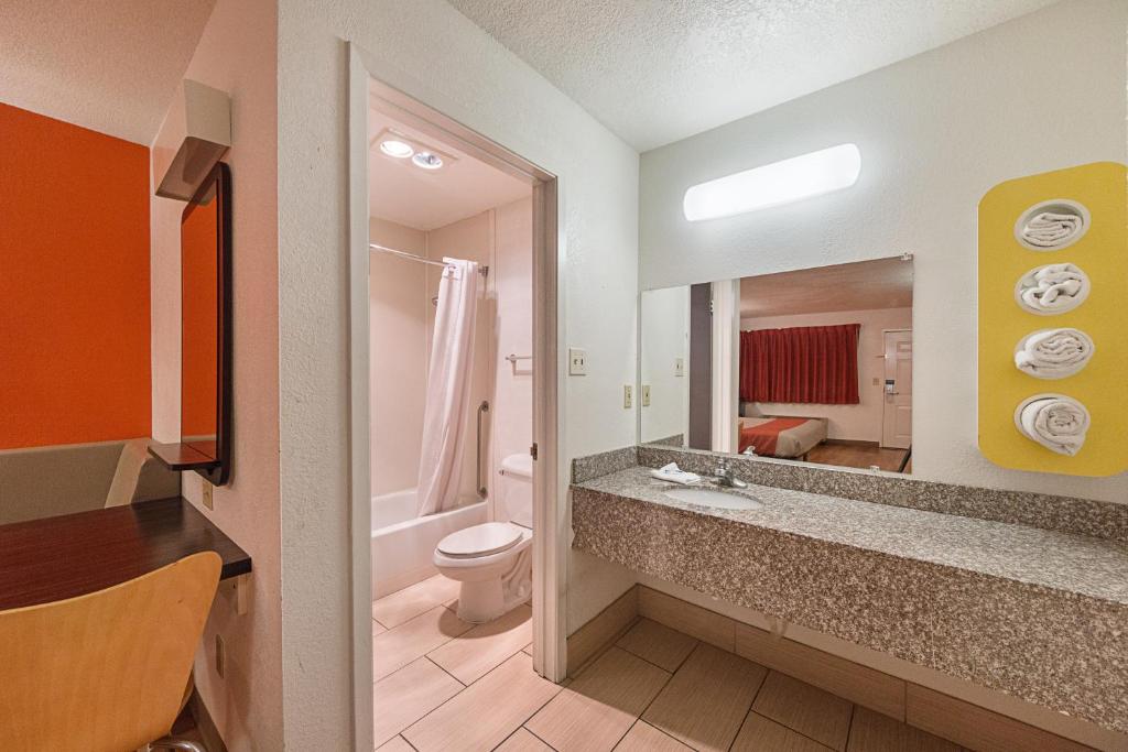 Motel 6-San Antonio, TX - Fiesta Trails photo