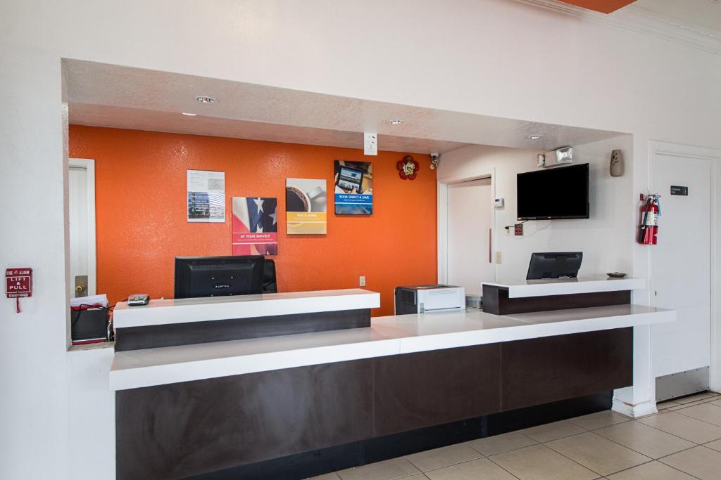 Motel 6-San Antonio, TX - Fiesta Trails photo