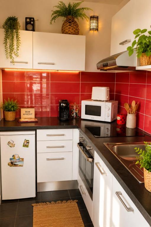 Comfortable studio less than 5 minutes from beaches, train station and shops - 2