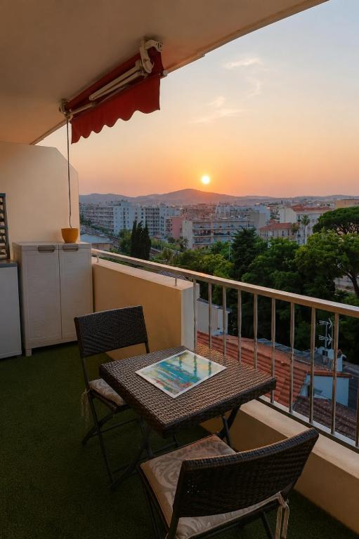 Comfortable studio less than 5 minutes from beaches, train station and shops - 3