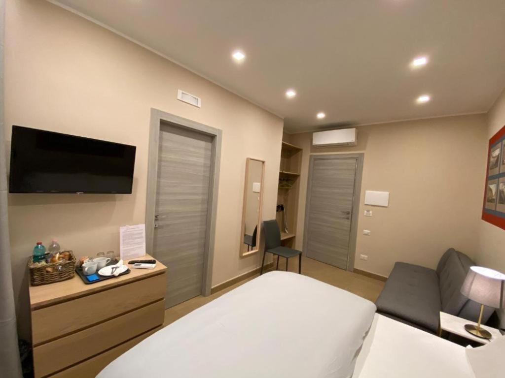 MDC Luxury Rooms Naples - 2