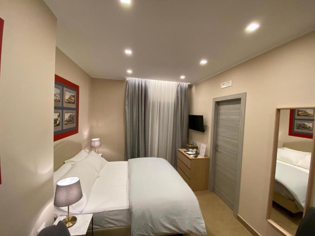 MDC Luxury Rooms Naples - 3
