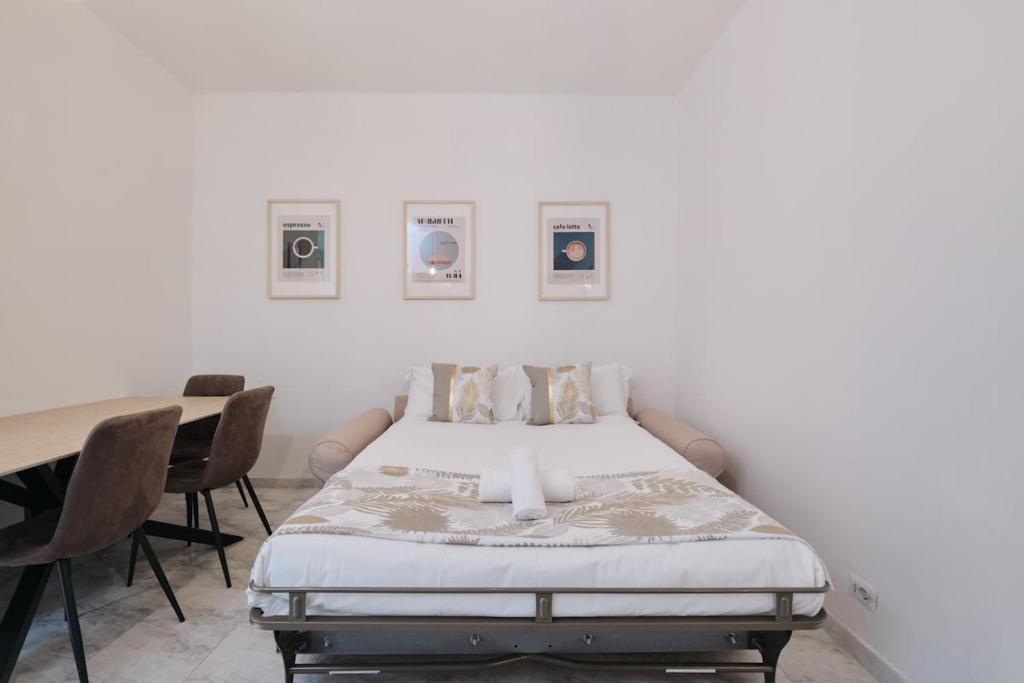 Colosseum 4 stops away 3BR - WiFi - Netflix - 2