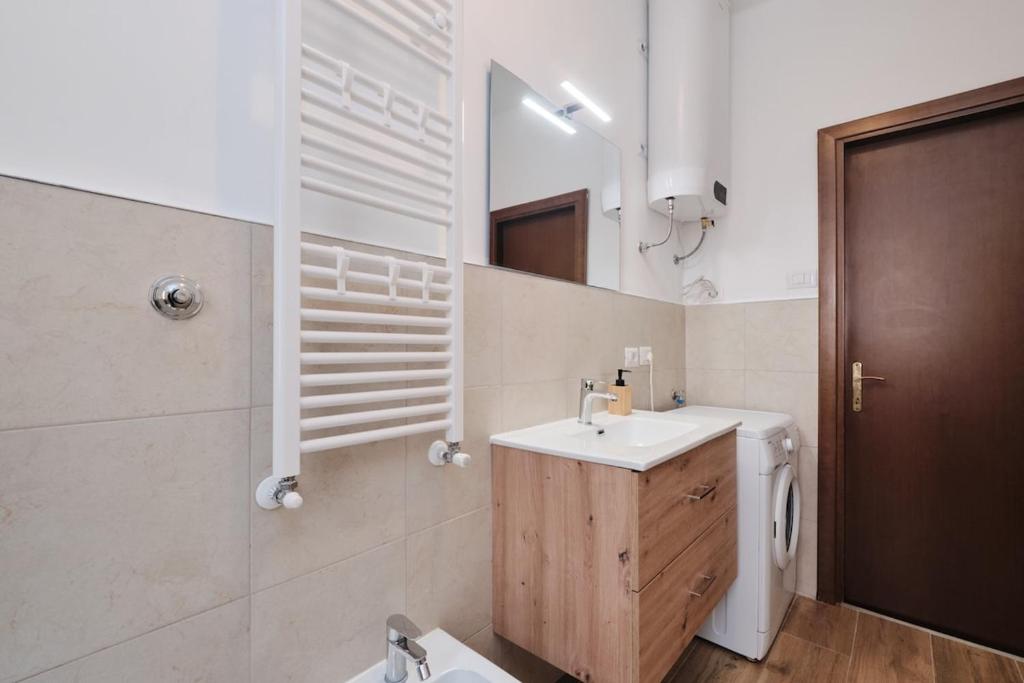 Colosseum 4 stops away 3BR - WiFi - Netflix - 4