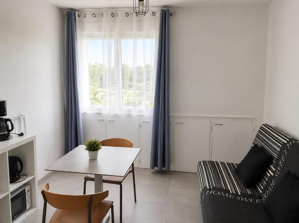 Studio - Marina 4 - 17 allée des Pinons - 2-1 - 3