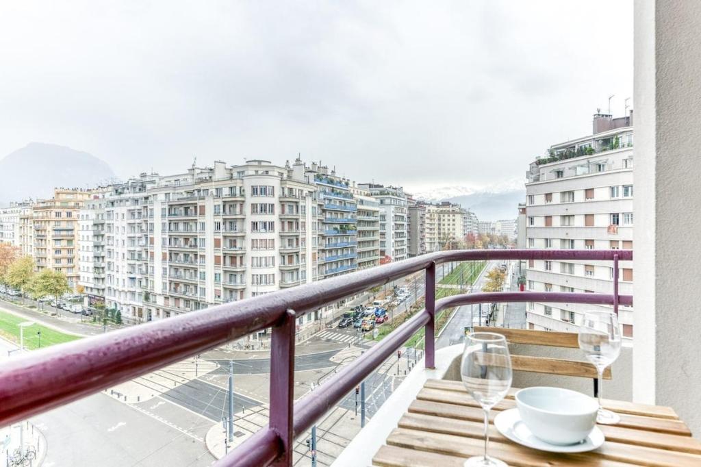 Magnifique T2, balcon avec superbe vue, tram au pied - 4
