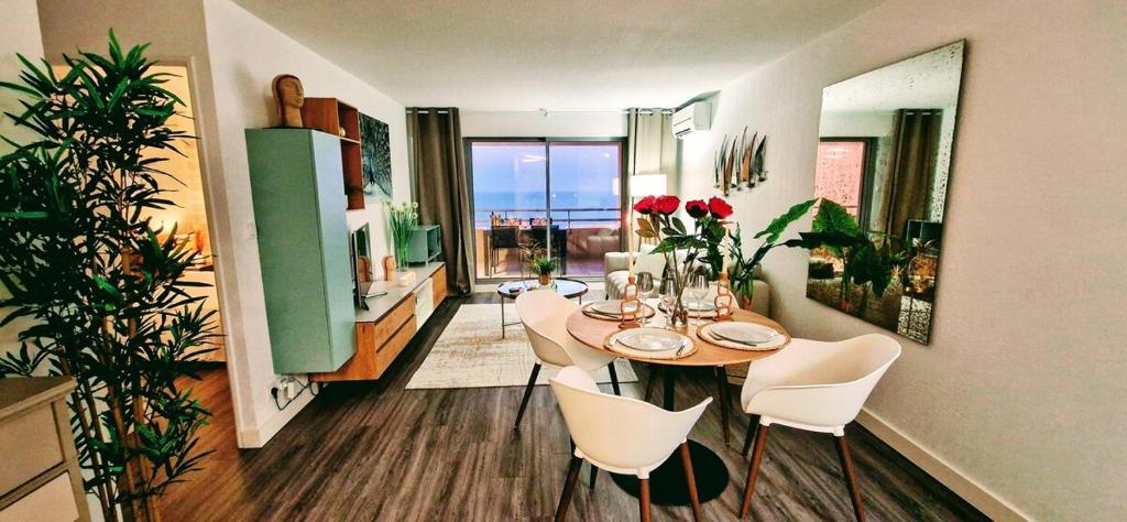 LE DOMAINE DU GOLFE, Vue Exceptionnelle, Standing, 2 parkings, Climatisation, Piscine, Tennis - 3