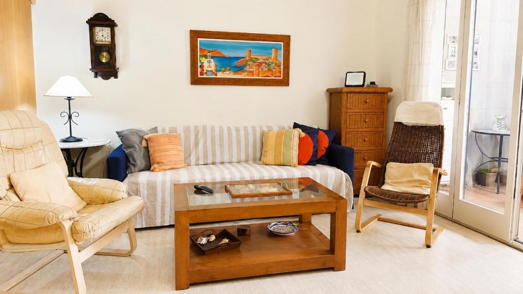 LETS HOLIDAYS Nice Apartment with 2 Terraces - 2