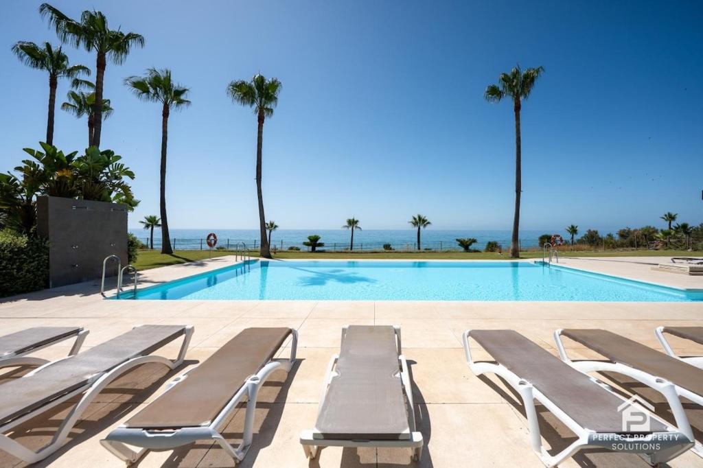 Horizon Beach Frontline 2BR with Terrace & Garage - 2