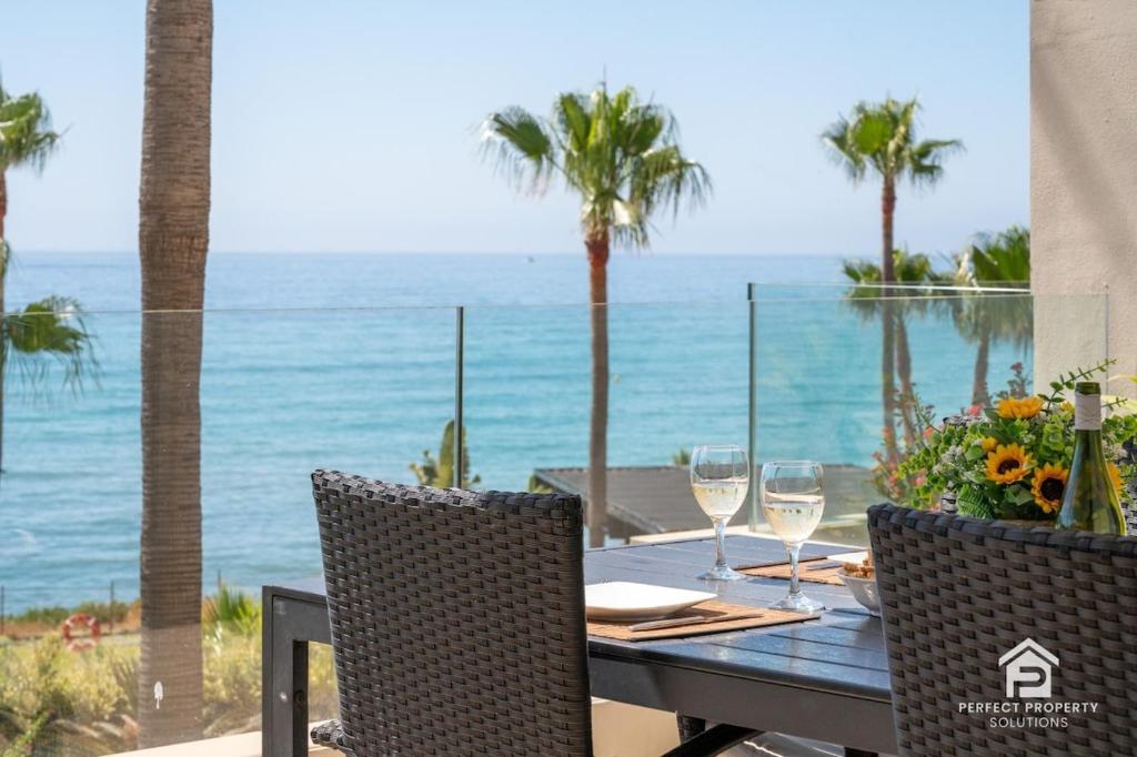 Horizon Beach Frontline 2BR with Terrace & Garage - 5