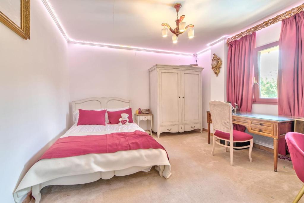 Prestigious Villa with Private Pool in Super Cannes - 2