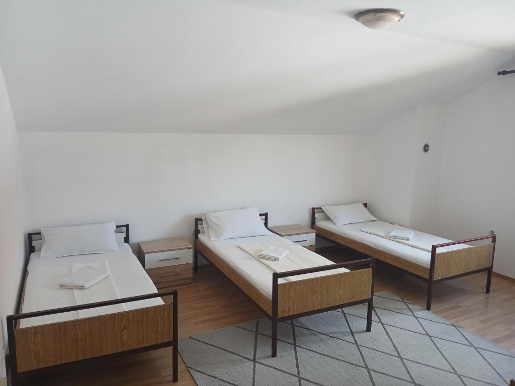 Hostel Vera - Airport Podgorica - 2
