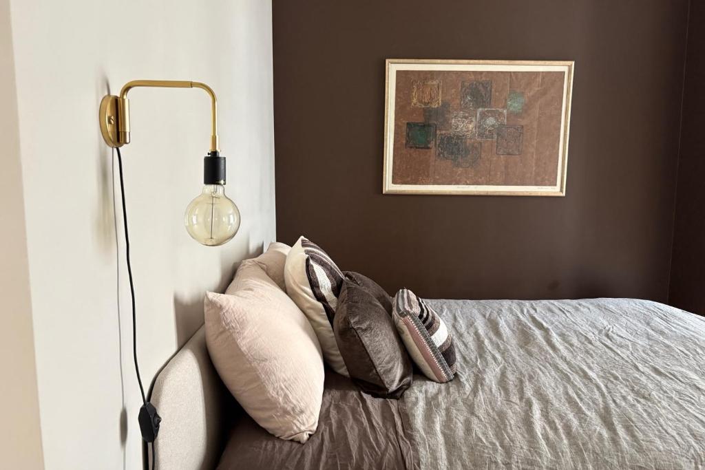 Élégant Appartement Familial avec Vue Tour Eiffel depuis la Salle de Bain - 5