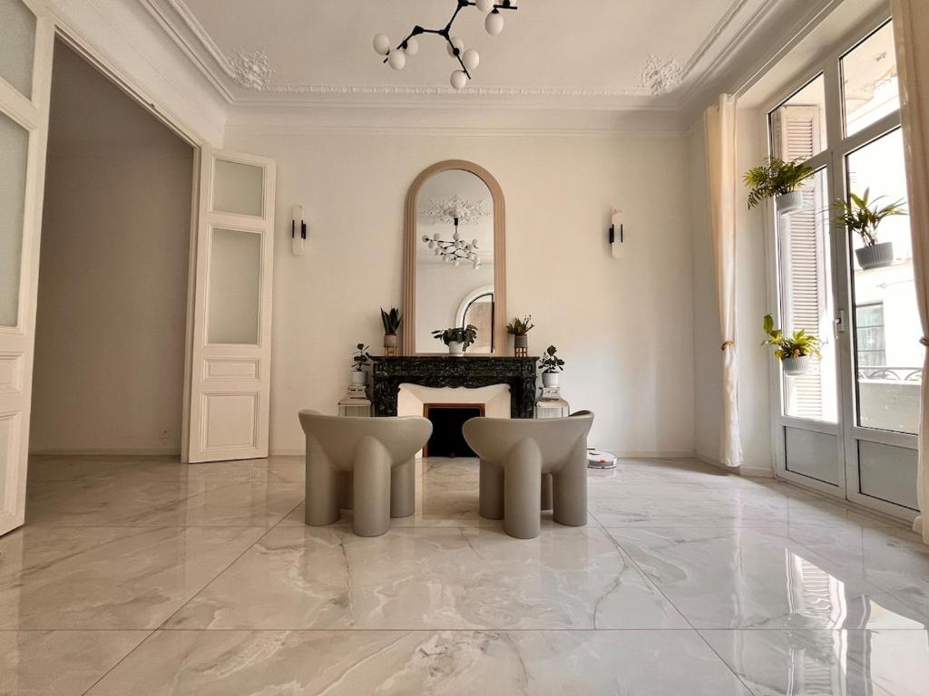 Luxury Designer Appartment - Sea View AC - 5