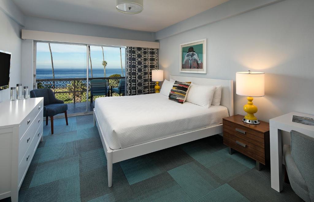 La Jolla Cove Suites